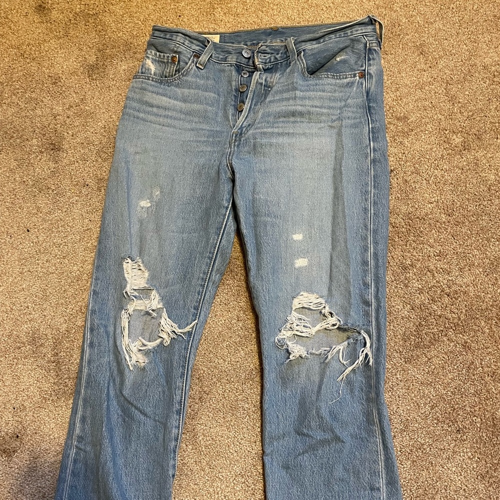 Levi’s 501 Distressed Jeans (size 28)